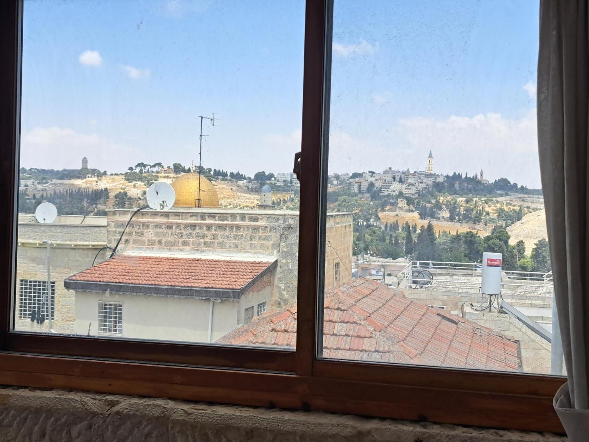 Into Jerusalem Heart Esterno foto