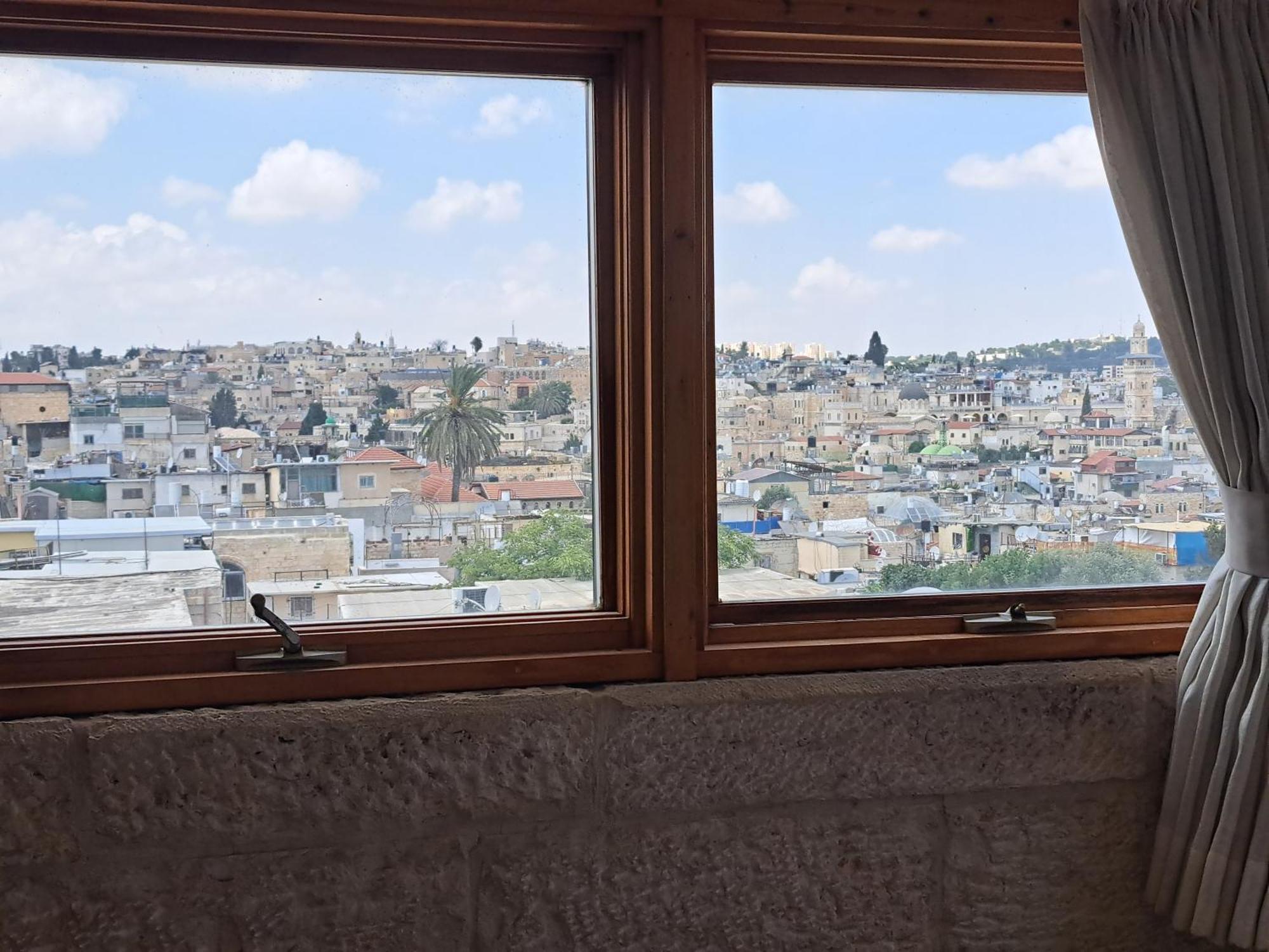 Into Jerusalem Heart Esterno foto