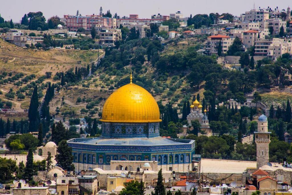 Into Jerusalem Heart Esterno foto